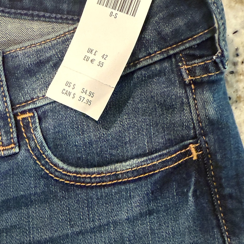 *BRAND NEW WITH TAGS* Women's Size 0S Hollister Low Rise Flare Jeans - Picture 4 of 6